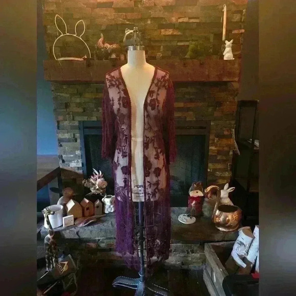 Maroon lace topper - Picture 1 of 2